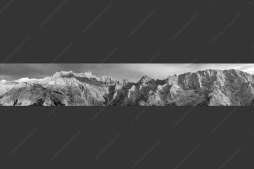 Letztes Sonnenlicht an den Wettersteinnordwänden - Wände Grate Dome 6:1 sw -- Oberreintal Wetterstein - mehr Infos bei www.Kriner-Weiermann.de