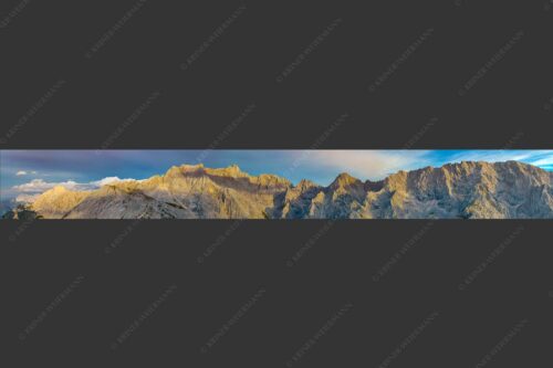 Letztes Sonnenlicht an den Wettersteinnordwänden - Wände Grate Dome 8:1  -- Oberreintal Wetterstein - mehr Infos bei www.Kriner-Weiermann.de
