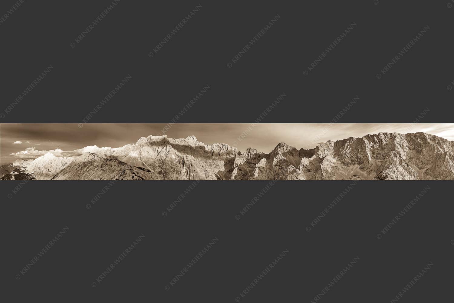 Letztes Sonnenlicht an den Wettersteinnordwänden - Wände Grate Dome 8:1 sepia -- Oberreintal Wetterstein - mehr Infos bei www.Kriner-Weiermann.de