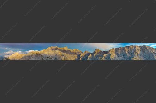 Letztes Sonnenlicht an den Wettersteinnordwänden - Wände Grate Dome 9:1  -- Oberreintal Wetterstein - mehr Infos bei www.Kriner-Weiermann.de
