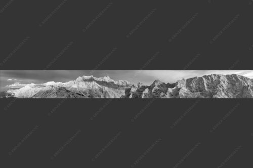 Letztes Sonnenlicht an den Wettersteinnordwänden - Wände Grate Dome 9:1 sw -- Oberreintal Wetterstein - mehr Infos bei www.Kriner-Weiermann.de
