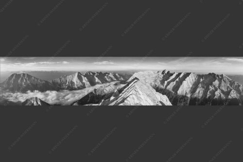 Panoramaaussicht vom Hochwanner zu Mieminger und Wettersteingebirge - Wannerfreunde 5:1 sw -- Hochwanner im Wetterstein - mehr Infos bei www.Kriner-Weiermann.de