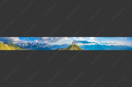 Blick über Seinskopf und Oberes Isartal in den Sonnenuntergang und ins Karwendel - Weg ins Glück 10:1  -- Bergsteiger am Seinskopf im Soierngebirge - mehr Infos bei www.Kriner-Weiermann.de