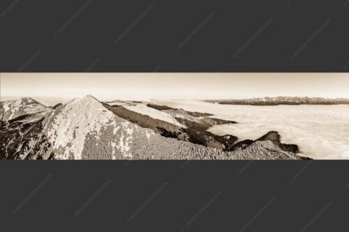 Blick über Krottenköpfe Simetsberg zur Benediktenwand und zum Sonnenuntergang an der Zugspitze - Weit übern Nebel 4:1 sepia -- Estergebirge Panorama mit Wetterstein - mehr Infos bei www.Kriner-Weiermann.de