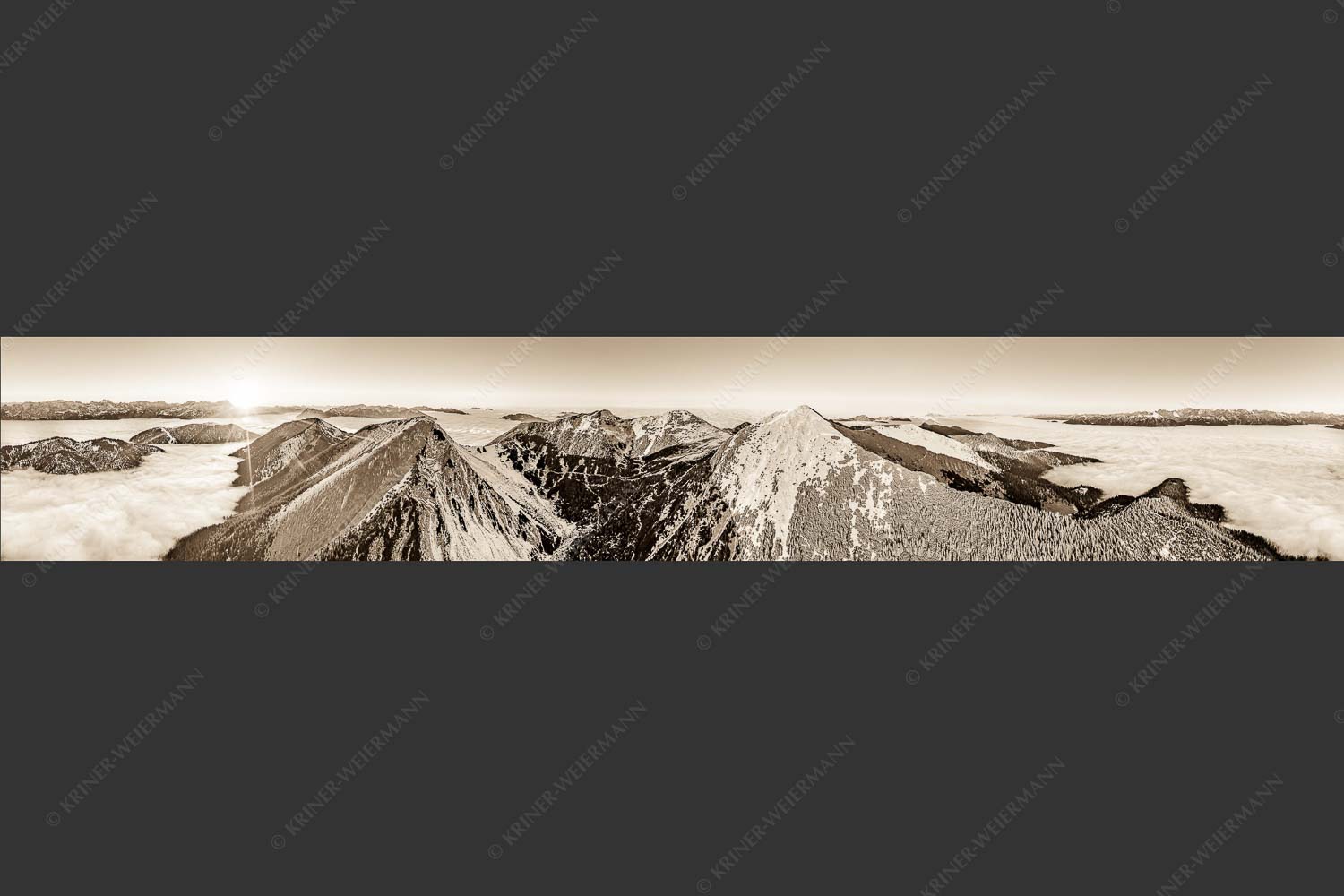 Blick über Krottenköpfe Simetsberg zur Benediktenwand und zum Sonnenuntergang an der Zugspitze - Weit übern Nebel 6:1 sepia -- Estergebirge Panorama mit Wetterstein - mehr Infos bei www.Kriner-Weiermann.de