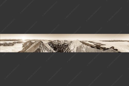 Blick über Krottenköpfe Simetsberg zur Benediktenwand und zum Sonnenuntergang an der Zugspitze - Weit übern Nebel 7:1 sepia -- Estergebirge Panorama mit Wetterstein - mehr Infos bei www.Kriner-Weiermann.de
