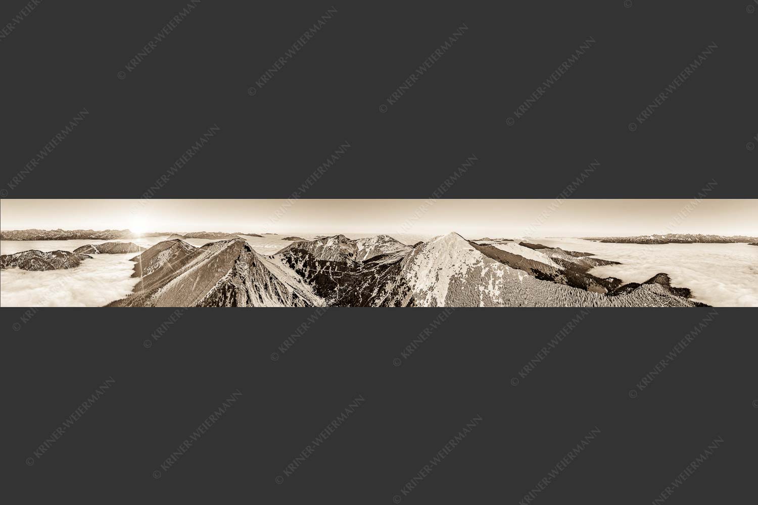 Blick über Krottenköpfe Simetsberg zur Benediktenwand und zum Sonnenuntergang an der Zugspitze - Weit übern Nebel 7:1 sepia -- Estergebirge Panorama mit Wetterstein - mehr Infos bei www.Kriner-Weiermann.de