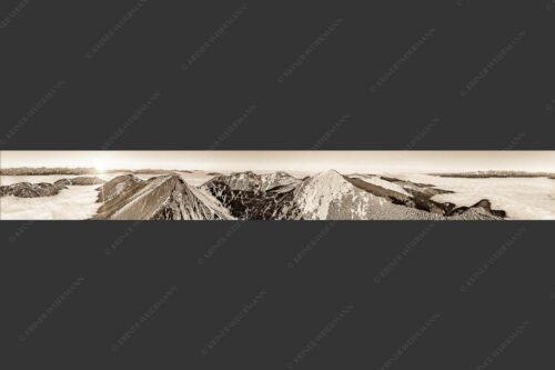 Blick über Krottenköpfe Simetsberg zur Benediktenwand und zum Sonnenuntergang an der Zugspitze - Weit übern Nebel 8:1 sepia -- Estergebirge Panorama mit Wetterstein - mehr Infos bei www.Kriner-Weiermann.de