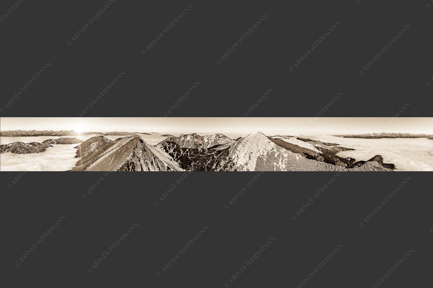 Blick über Krottenköpfe Simetsberg zur Benediktenwand und zum Sonnenuntergang an der Zugspitze - Weit übern Nebel 8:1 sepia -- Estergebirge Panorama mit Wetterstein - mehr Infos bei www.Kriner-Weiermann.de