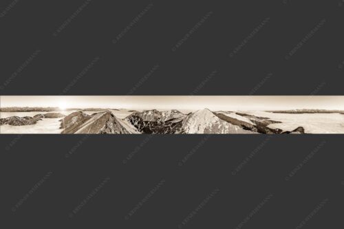 Blick über Krottenköpfe Simetsberg zur Benediktenwand und zum Sonnenuntergang an der Zugspitze - Weit übern Nebel 9:1 sepia -- Estergebirge Panorama mit Wetterstein - mehr Infos bei www.Kriner-Weiermann.de