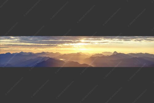 Sonnenaufgang über den Bayerische Voralpen und Karwendel von der Weilheimer Hütte - Weitblick 5:1  -- Traumstimmung über Isar - mehr Infos bei www.Kriner-Weiermann.de