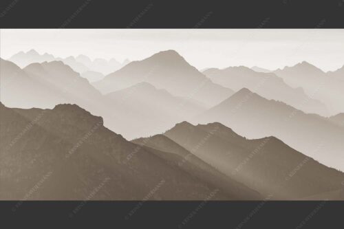 Weit schweift der Blick über das Ammergebirge bis hin zu den Allgäuer Alpen - Welt der Sihouetten 2:1 sepia -- Gipfel und Bergketten - mehr Infos bei www.Kriner-Weiermann.de