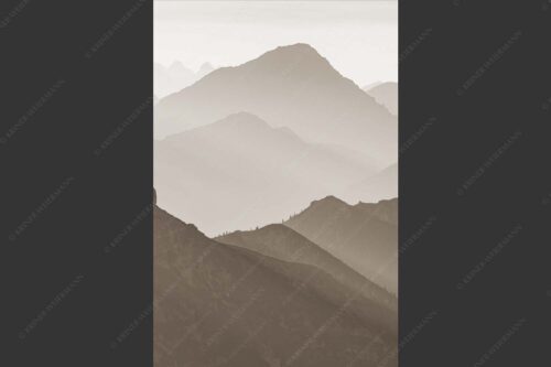 Weit schweift der Blick über das Ammergebirge bis hin zu den Allgäuer Alpen - Welt der Sihouetten 2:3 sepia -- Gipfel und Bergketten - mehr Infos bei www.Kriner-Weiermann.de