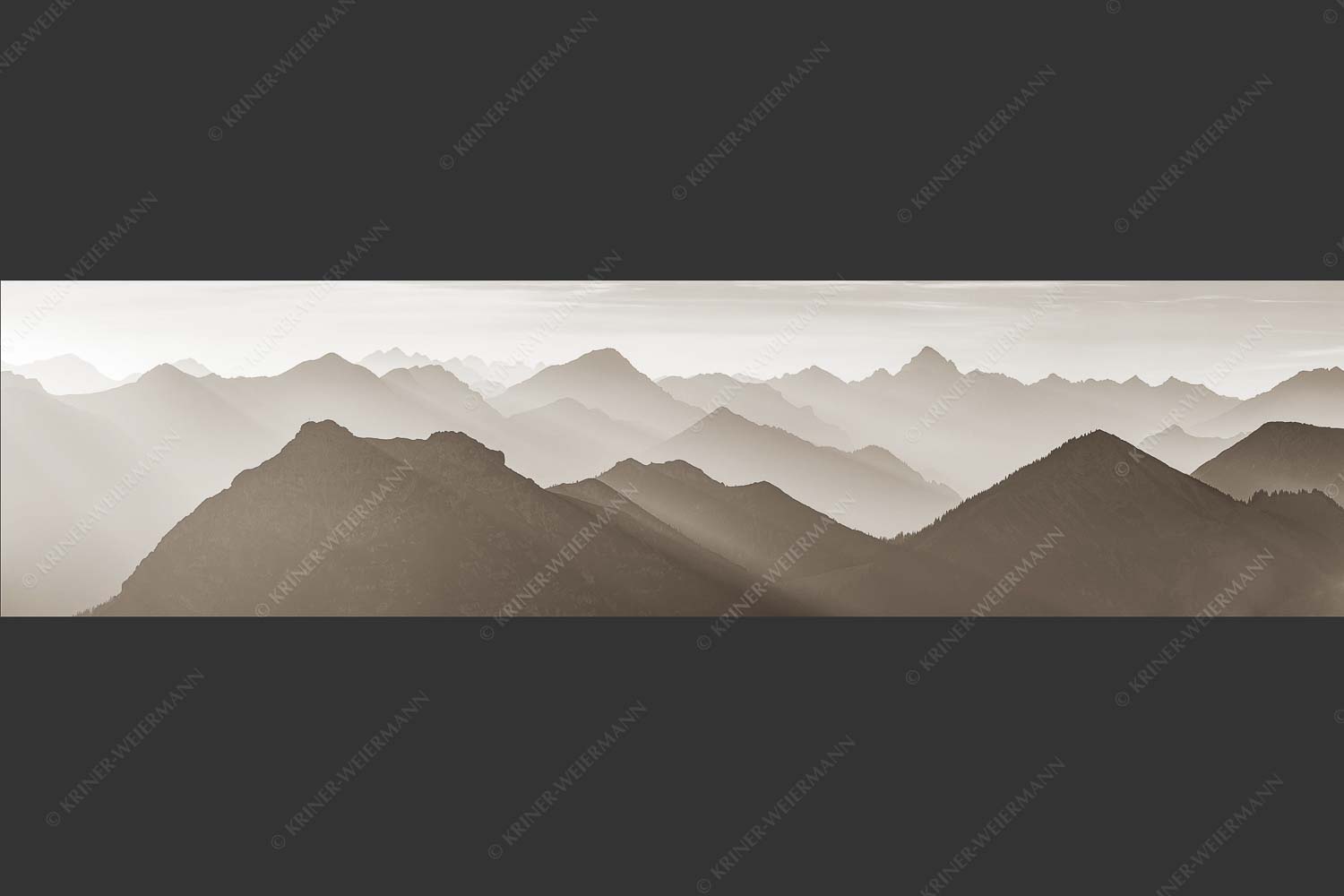 Weit schweift der Blick über das Ammergebirge bis hin zu den Allgäuer Alpen - Welt der Sihouetten 4:1 sepia -- Gipfel und Bergketten - mehr Infos bei www.Kriner-Weiermann.de