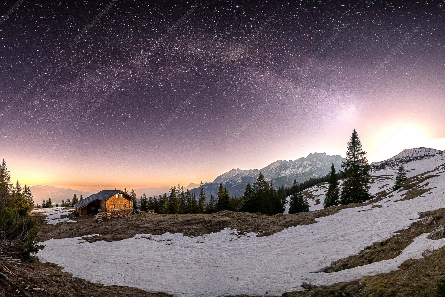 Monduntergang mit Milchstraße am Stuiben im Wettersteingebirge - Werdenfelser Nacht 3:2 -- Sternenhimmel über Wettersteingebirge - mehr Infos bei www.Kriner-Weiermann.de