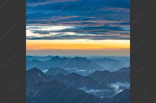 Blick von der Zugspitze über Thannheimer Berge nach einem Gewitterregen - Wetterberuhigung 1:1  -- Zugspitze Abendstimmung - mehr Infos bei www.Kriner-Weiermann.de