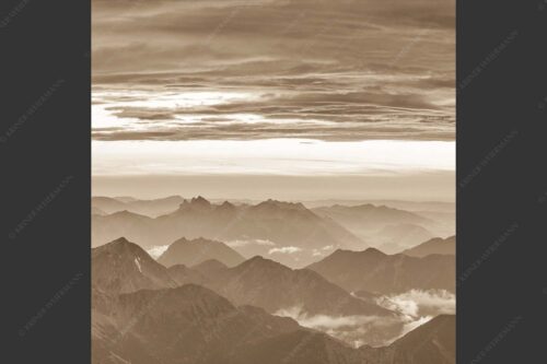 Blick von der Zugspitze über Thannheimer Berge nach einem Gewitterregen - Wetterberuhigung 1:1 sepia -- Zugspitze Abendstimmung - mehr Infos bei www.Kriner-Weiermann.de