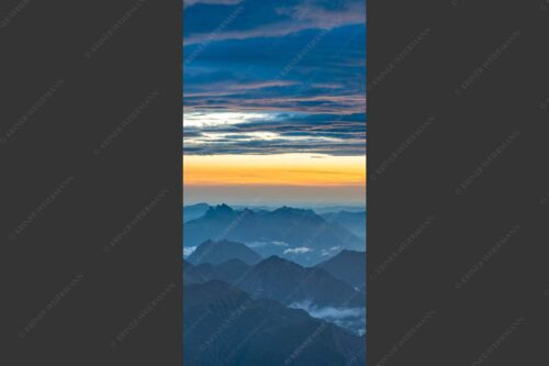 Blick von der Zugspitze über Thannheimer Berge nach einem Gewitterregen - Wetterberuhigung 1:2  -- Zugspitze Abendstimmung - mehr Infos bei www.Kriner-Weiermann.de