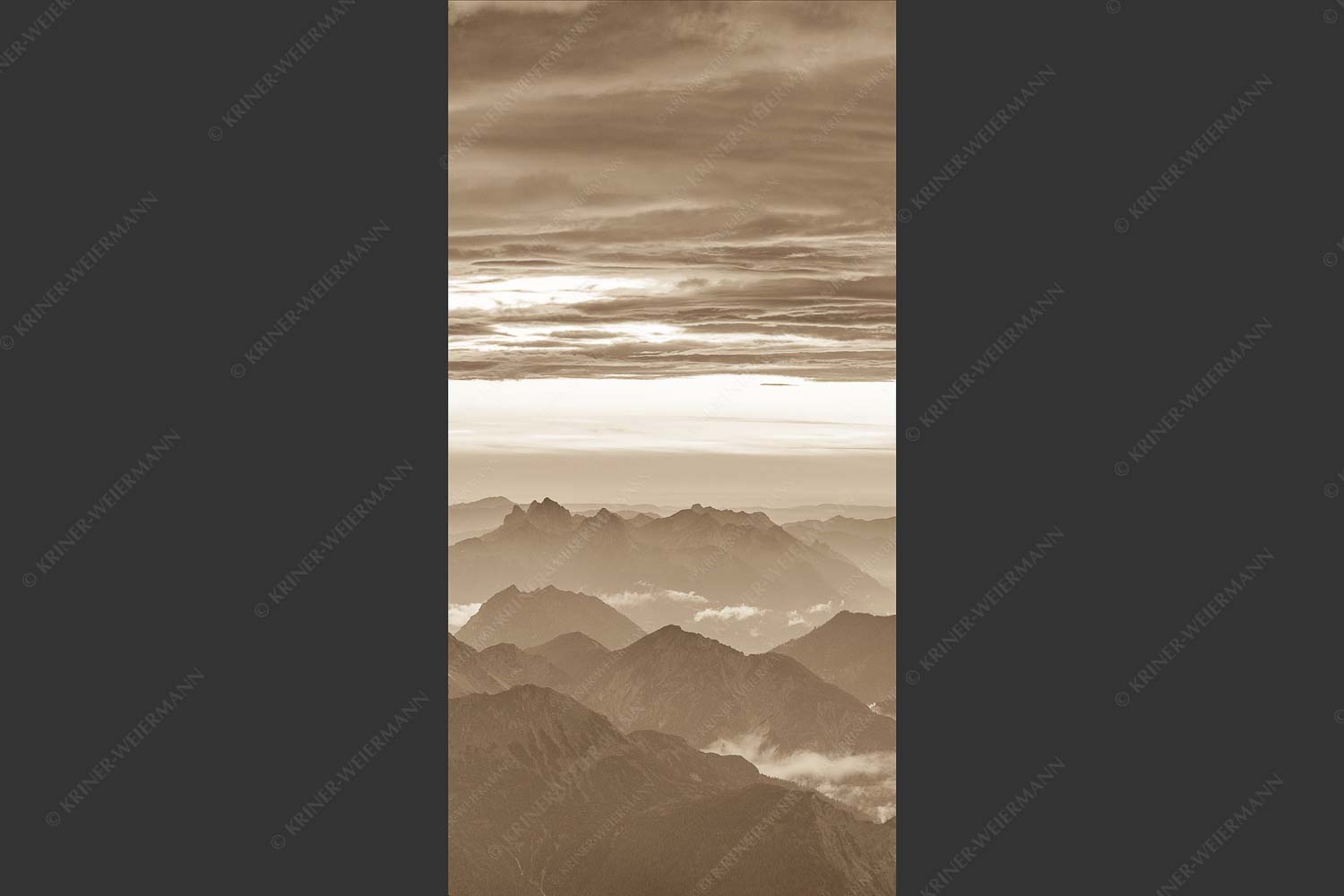 Blick von der Zugspitze über Thannheimer Berge nach einem Gewitterregen - Wetterberuhigung 1:2 sepia -- Zugspitze Abendstimmung - mehr Infos bei www.Kriner-Weiermann.de