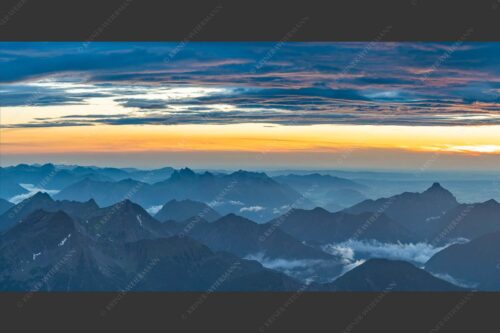Blick von der Zugspitze über Thannheimer Berge nach einem Gewitterregen - Wetterberuhigung 2:1  -- Zugspitze Abendstimmung - mehr Infos bei www.Kriner-Weiermann.de