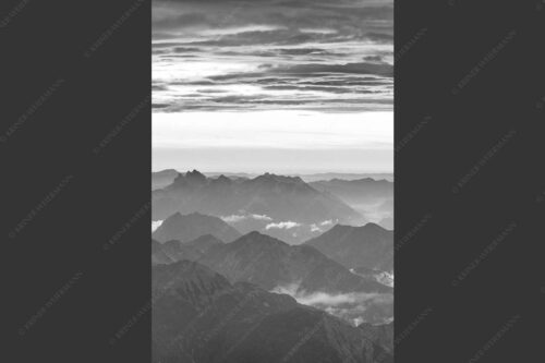 Blick von der Zugspitze über Thannheimer Berge nach einem Gewitterregen - Wetterberuhigung 2:3 sw -- Zugspitze Abendstimmung - mehr Infos bei www.Kriner-Weiermann.de