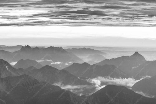 Blick von der Zugspitze über Thannheimer Berge nach einem Gewitterregen - Wetterberuhigung 3:2 sw -- Zugspitze Abendstimmung - mehr Infos bei www.Kriner-Weiermann.de
