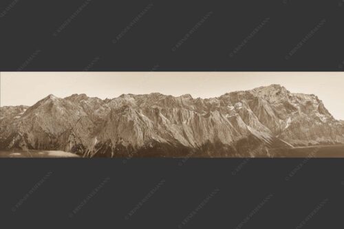 Blick auf Alpspitz, Waxenstein, Jubiläumsgrat und Zugspitze - Wetterstein Nord-West 4:1 sepia -- Alpspitze Jubiläumsgrat Zugspitze - mehr Infos bei www.Kriner-Weiermann.de