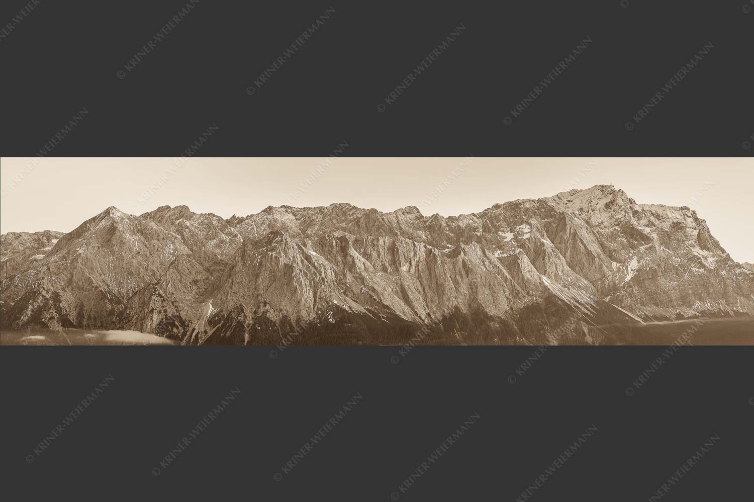 Blick auf Alpspitz, Waxenstein, Jubiläumsgrat und Zugspitze - Wetterstein Nord-West 4:1 sepia -- Alpspitze Jubiläumsgrat Zugspitze - mehr Infos bei www.Kriner-Weiermann.de