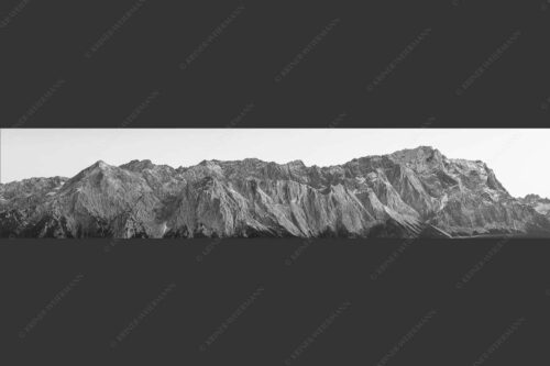 Blick auf Alpspitz, Waxenstein, Jubiläumsgrat und Zugspitze - Wetterstein Nord-West 5:1 sw -- Alpspitze Jubiläumsgrat Zugspitze - mehr Infos bei www.Kriner-Weiermann.de