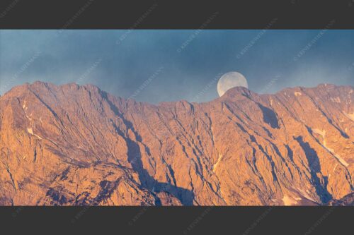 Vollmonduntergang am Wetterstein bei Sonnenaufgang - Wettersteingrat 2:1  -- Vollmond - mehr Infos bei www.Kriner-Weiermann.de