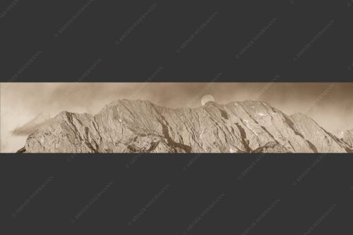 Vollmonduntergang am Wetterstein bei Sonnenaufgang - Wettersteingrat 5:1 sepia -- Vollmond - mehr Infos bei www.Kriner-Weiermann.de