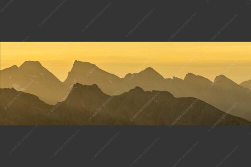 Mittenwalder Höhenweg und Sulzleklammspitz vor Vogelkar- und Östlicher Karwendelspitze - Wie kopiert 3:1  -- Mittenwalder Höhenweg und Östliche Karwendelspitze - mehr Infos bei www.Kriner-Weiermann.de