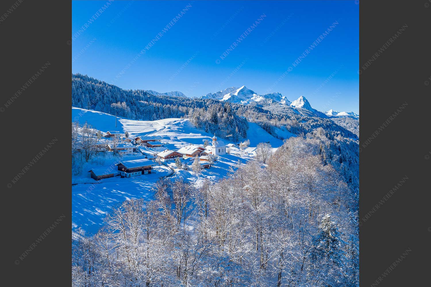 Wamberg mit Zugspitzmassiv und Garmisch-Partenkirchen - Winter am Wamberg 1:1  -- Alpspitze Zugspitze und Waxenstein - mehr Infos bei www.Kriner-Weiermann.de