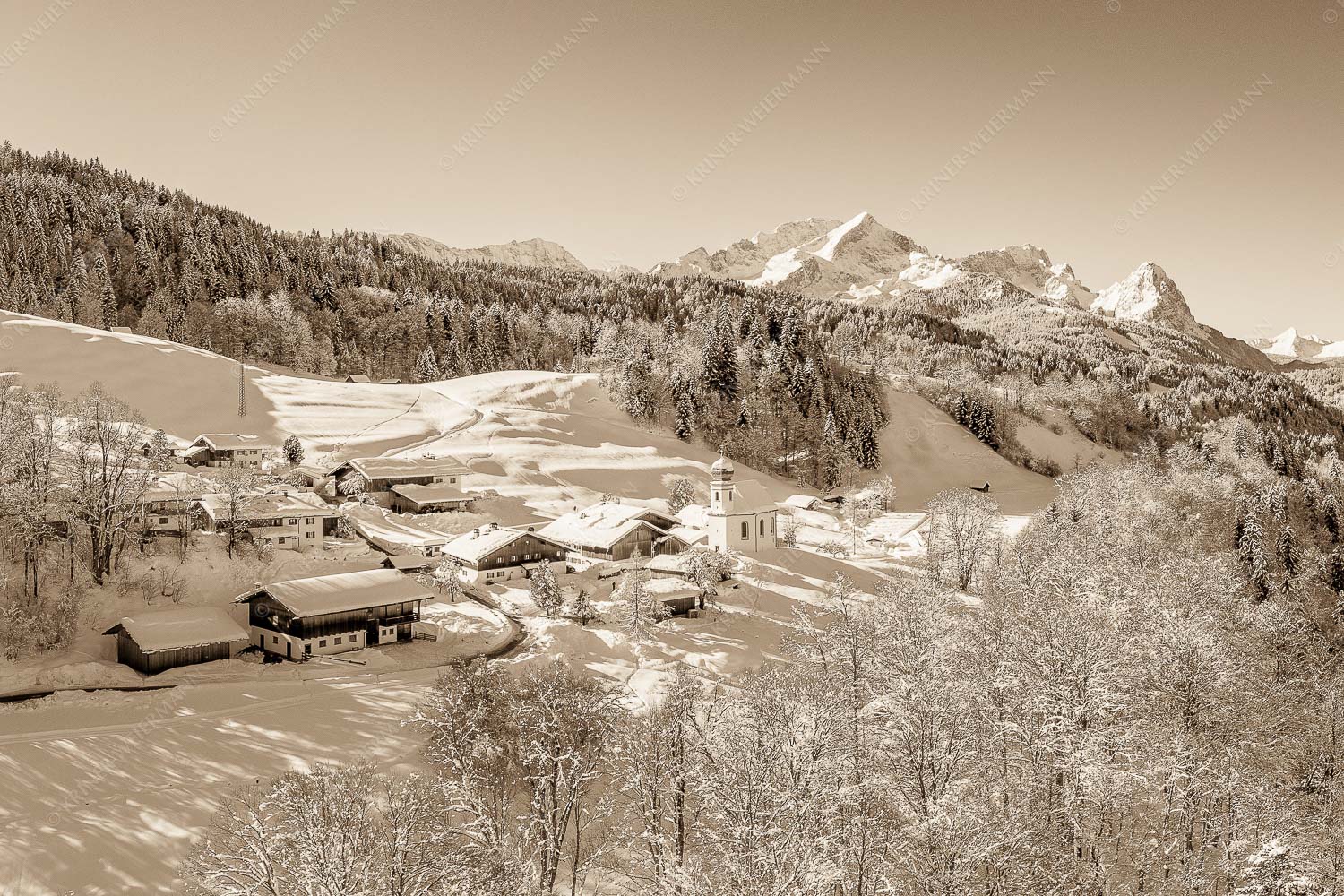 Wamberg mit Zugspitzmassiv und Garmisch-Partenkirchen - Winter am Wamberg 3:2 sepia -- Alpspitze Zugspitze und Waxenstein - mehr Infos bei www.Kriner-Weiermann.de