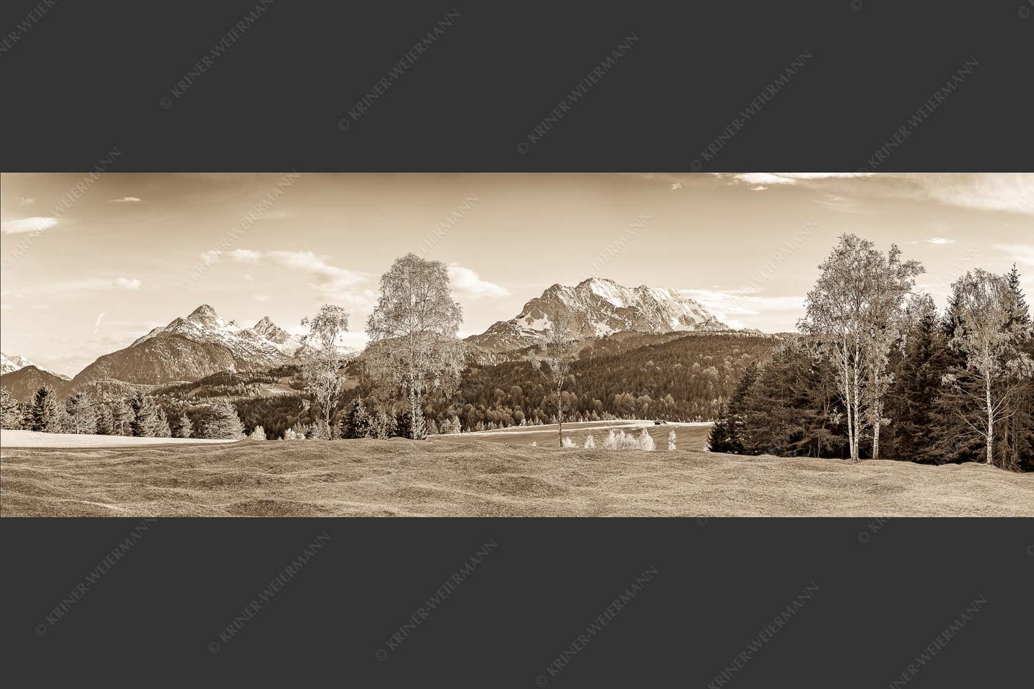 Buckelwiesen bei Mittenwald mit Blick zum Wetterstein und den Arnspitzen - Wohlklang 3:1 sepia -- Arnspitzen und Wettersteinspitze - mehr Infos bei www.Kriner-Weiermann.de