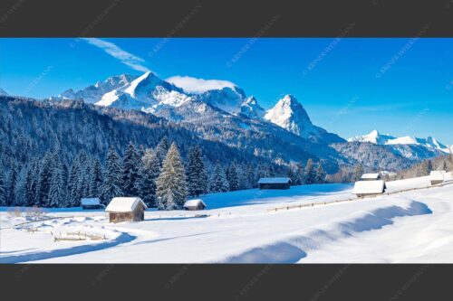 Romantische Winterlandschaft mit Heustadel, viel Schnee und Blick zum Zugspitzmassiv - Zeitlos 2:1  -- Werdenfelser Winterlandschaft mit Zugspitze - mehr Infos bei www.Kriner-Weiermann.de