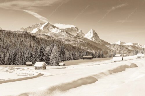 Romantische Winterlandschaft mit Heustadel, viel Schnee und Blick zum Zugspitzmassiv - Zeitlos 3:2 sepia -- Werdenfelser Winterlandschaft mit Zugspitze - mehr Infos bei www.Kriner-Weiermann.de