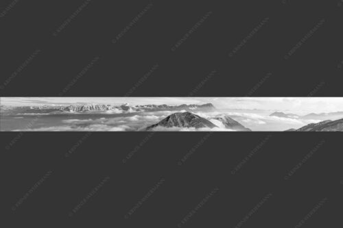 Blick vom Estergebirge ins Wettersteingebirge mit Zugspitze - Zufriedenheit 10:1 sw -- Wetterstein Panorama - mehr Infos bei www.Kriner-Weiermann.de