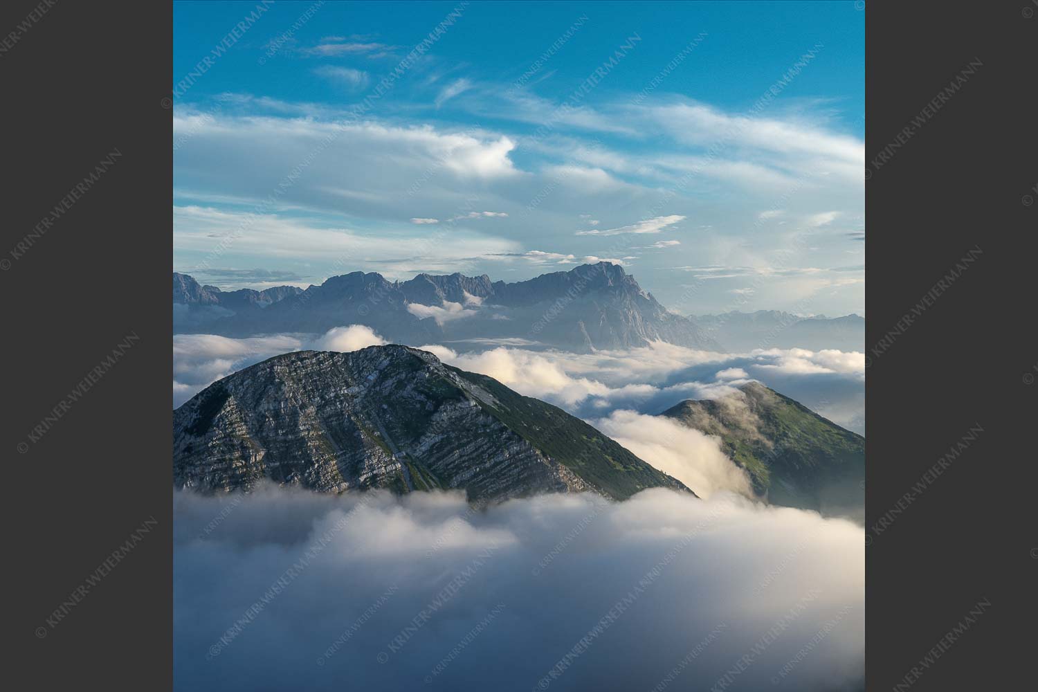 Blick vom Estergebirge ins Wettersteingebirge mit Zugspitze - Zufriedenheit 1:1  -- Wetterstein Panorama - mehr Infos bei www.Kriner-Weiermann.de