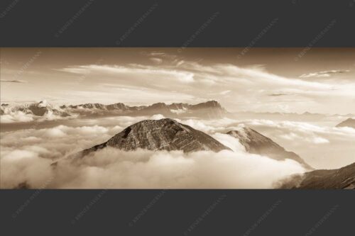 Blick vom Estergebirge ins Wettersteingebirge mit Zugspitze - Zufriedenheit 2,5:1 sepia -- Wetterstein Panorama - mehr Infos bei www.Kriner-Weiermann.de