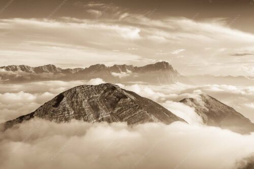 Blick vom Estergebirge ins Wettersteingebirge mit Zugspitze - Zufriedenheit 3:2 sepia -- Wetterstein Panorama - mehr Infos bei www.Kriner-Weiermann.de