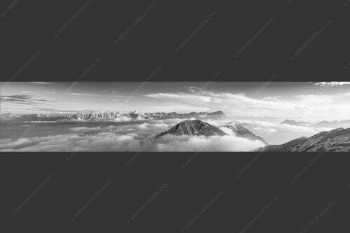 Blick vom Estergebirge ins Wettersteingebirge mit Zugspitze - Zufriedenheit 5:1 sw -- Wetterstein Panorama - mehr Infos bei www.Kriner-Weiermann.de