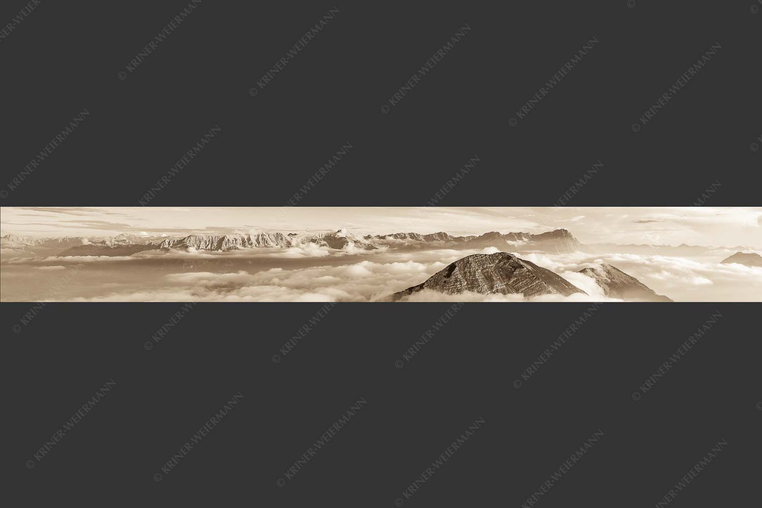 Blick vom Estergebirge ins Wettersteingebirge mit Zugspitze - Zufriedenheit 8:1 sepia -- Wetterstein Panorama - mehr Infos bei www.Kriner-Weiermann.de