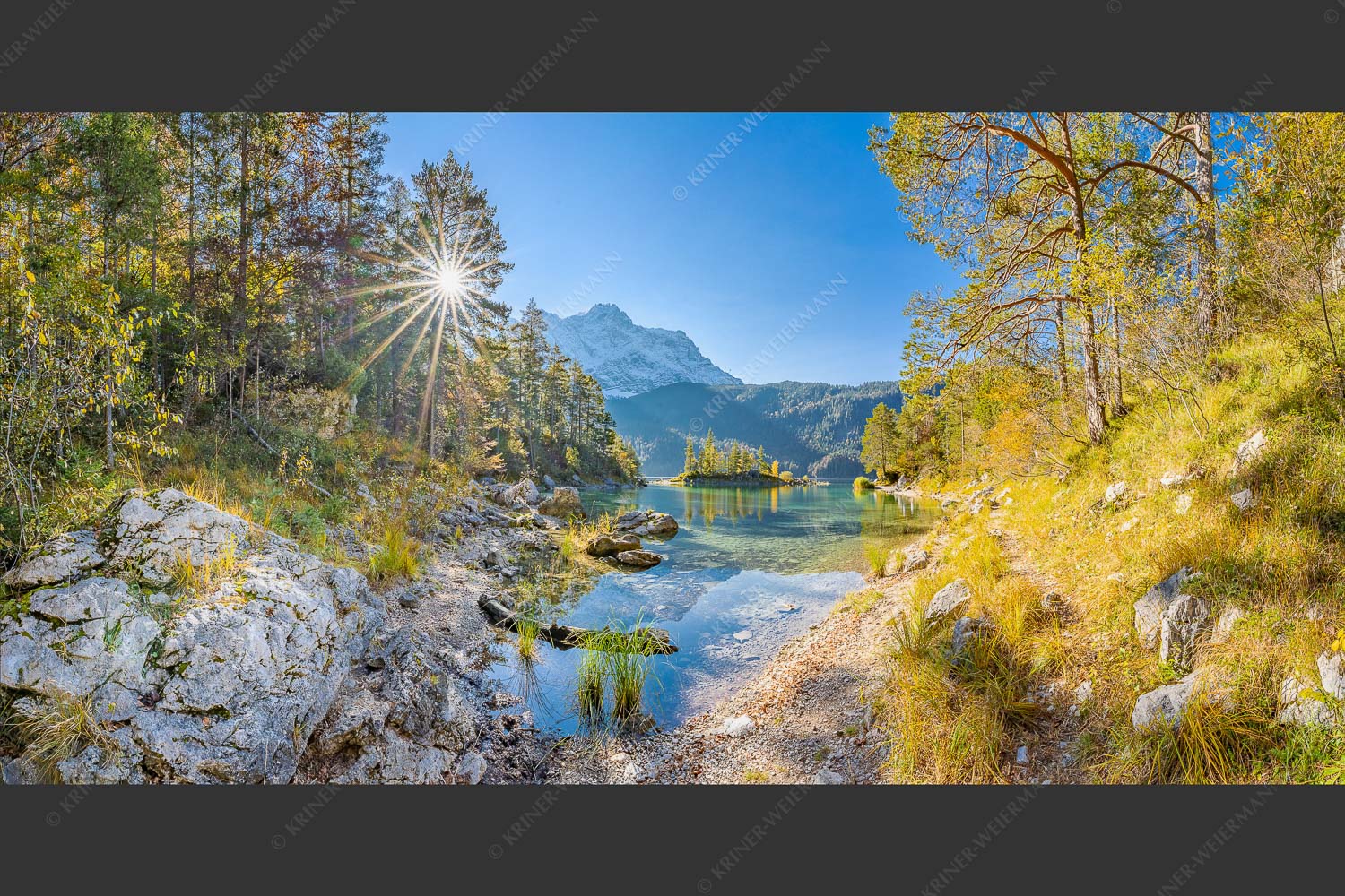 Blick über Eibsee zur aufgehenden Sonne an der Zugspitze - Zugspitzstern 2:1  -- Eibsee mit Zugspitze - mehr Infos bei www.Kriner-Weiermann.de