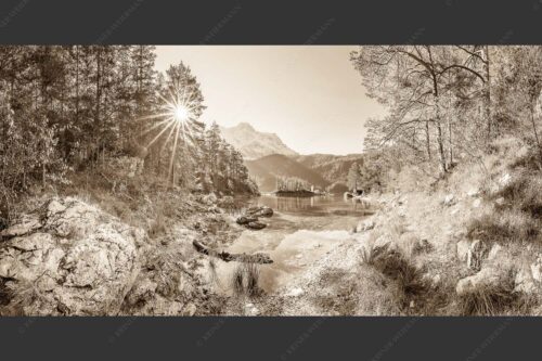 Blick über Eibsee zur aufgehenden Sonne an der Zugspitze - Zugspitzstern 2:1 sepia -- Eibsee mit Zugspitze - mehr Infos bei www.Kriner-Weiermann.de