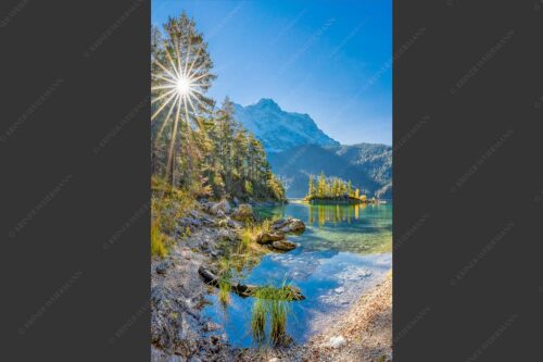 Blick über Eibsee zur aufgehenden Sonne an der Zugspitze - Zugspitzstern 2:3  -- Eibsee mit Zugspitze - mehr Infos bei www.Kriner-Weiermann.de