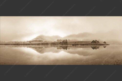 Einzigartige Morgenstimmung mit Licht und Nebel am Schmalensee bei Sonnenaufgang - Zwielicht 2,5:1 sepia -- Schmalensee mit Soierngebirge - mehr Infos bei www.Kriner-Weiermann.de