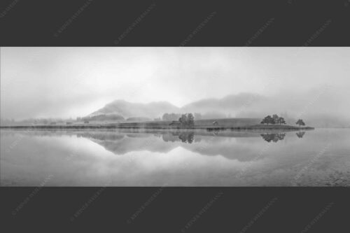 Einzigartige Morgenstimmung mit Licht und Nebel am Schmalensee bei Sonnenaufgang - Zwielicht 2,5:1 sw -- Schmalensee mit Soierngebirge - mehr Infos bei www.Kriner-Weiermann.de