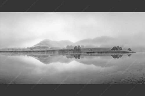 Einzigartige Morgenstimmung mit Licht und Nebel am Schmalensee bei Sonnenaufgang - Zwielicht 2:1 sw -- Schmalensee mit Soierngebirge - mehr Infos bei www.Kriner-Weiermann.de