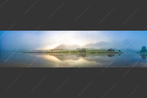 Einzigartige Morgenstimmung mit Licht und Nebel am Schmalensee bei Sonnenaufgang - Zwielicht 4:1  -- Schmalensee mit Soierngebirge - mehr Infos bei www.Kriner-Weiermann.de